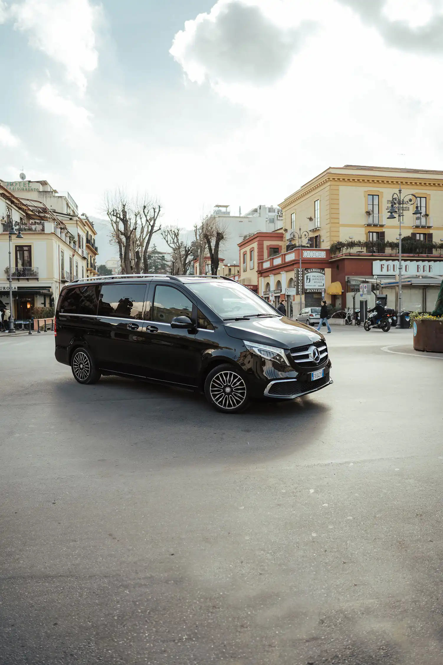 mercedes-van-tour-in-sorrento-raffaele-benincasa-ncc